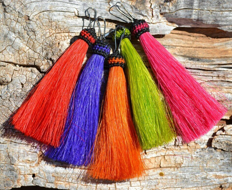 Color Choices Brand new, 3" total length natural horsehair zipper pull with spring clip.  Handmade and hand colored from 100% natural mane horsehair.  Small spring clip is simple to attach to your zippers on your jacket, handbag, backpack or anywhere! 
