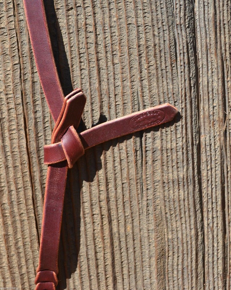 Close Up Beautiful single-ply 1/2" latigo self-tie bosal hanger.    Works great as a noseband hanger too.    Traditional style - self-tie with no bulky metal hardware.  Latigo color may vary from light to dark burgundy.  