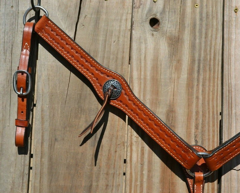 Close Up View Circle Y of Yoakum - 1 1/2" Flared Breast Collar with Slotted Conchos.  Hand carved diamond tooling.  Circle Y's Regular Oil 